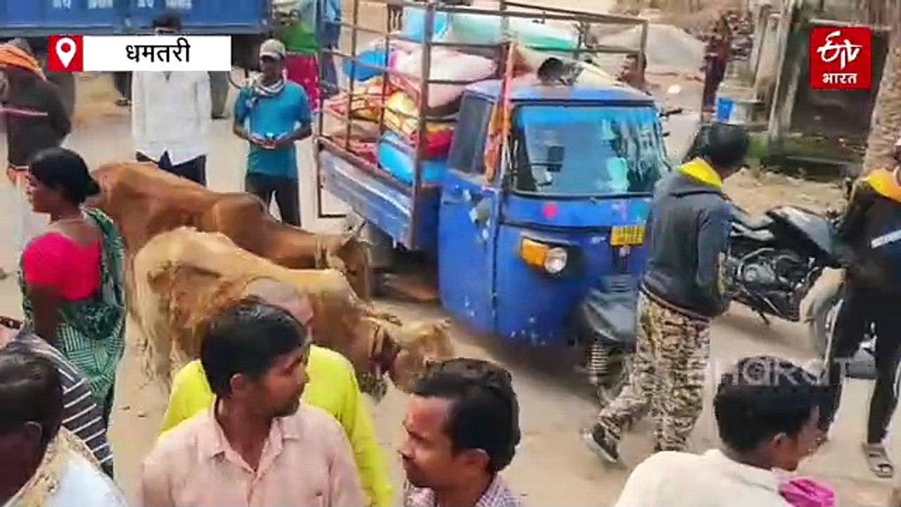 धमतरी के आमदी धान खरीदी केंद्र पर किसानों का प्रदर्शन, कांग्रेस ने की टोकन लिमिट लिमिट बढ़ाने की मांग