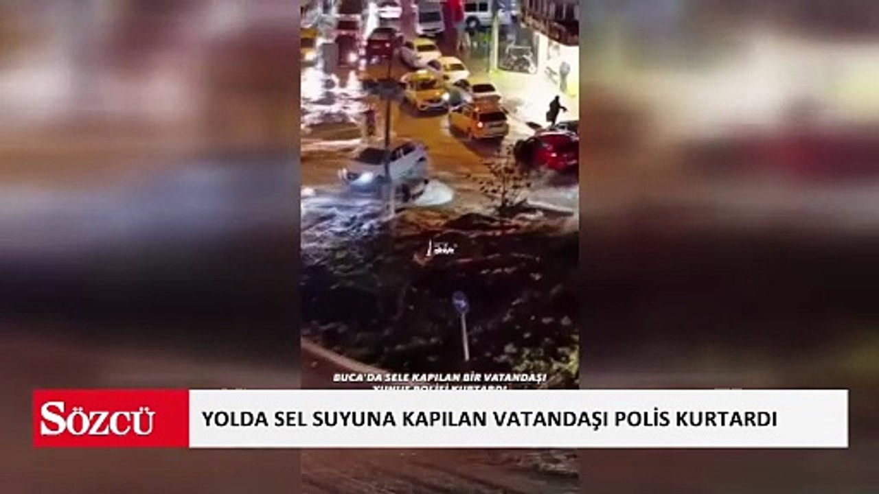 İzmir'de sel: Yolda sel suyuna kapılan vatandaş...