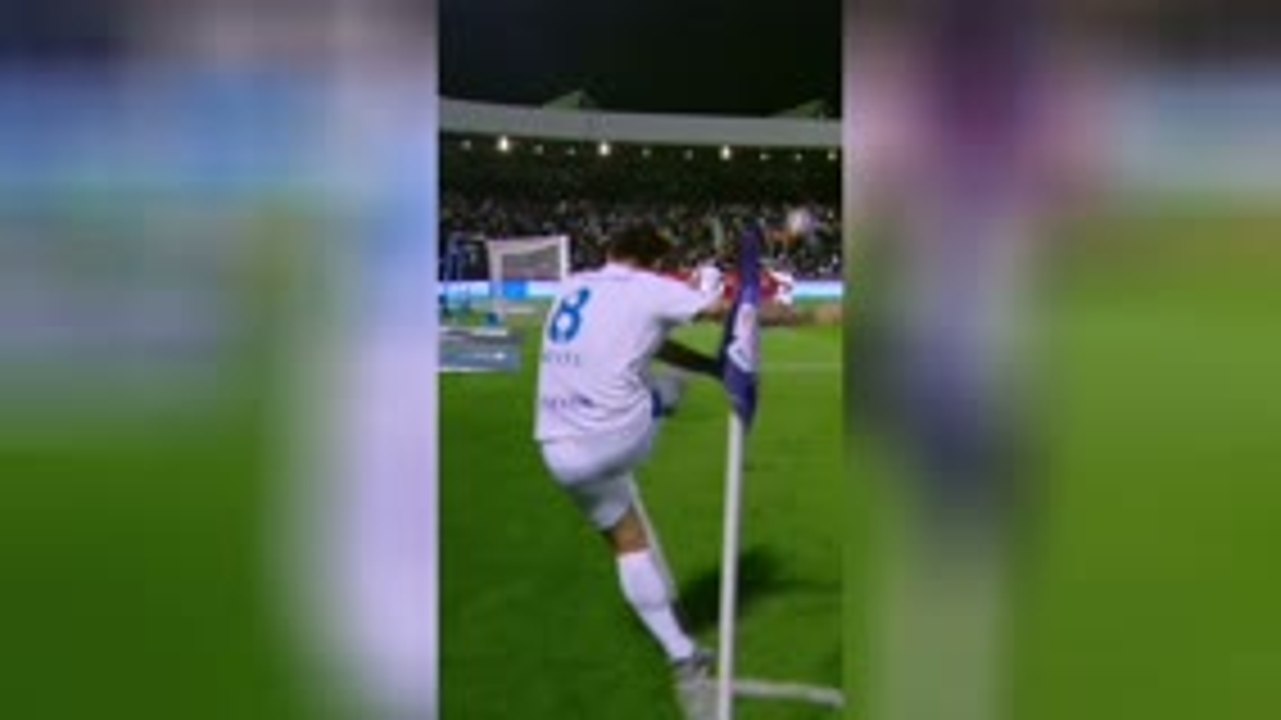 Ruben Neves fools goalkeeper and scores directly from corner