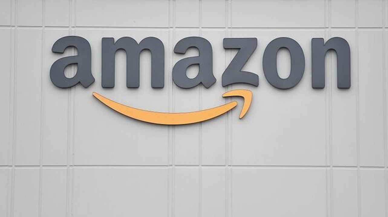 Amazon to Cut 16,000 Corporate Jobs as AI Competition Intensifies
