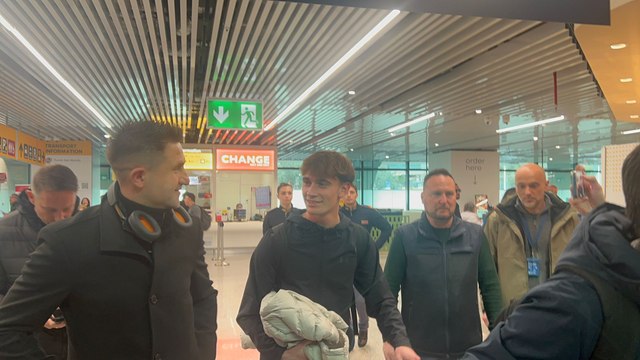 Lazio, ecco Przyborek: il polacco è atterrato a Fiumicino - VIDEO