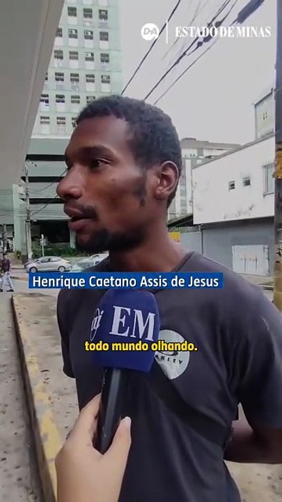 Morador de rua conta como ajudou a empurrar carro em alagamento