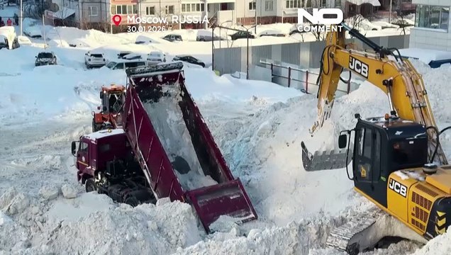 Mosca, la nevicata più intensa da 200 anni: disagi nella vita quotidiana