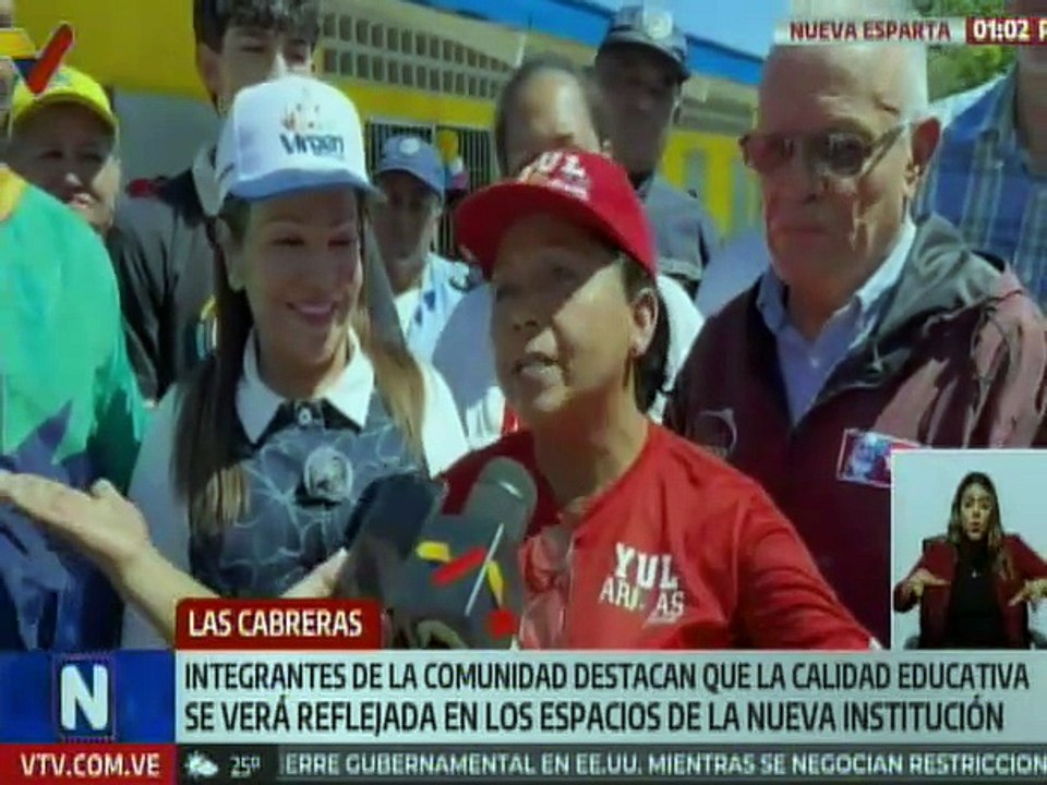 Vecinos y líderes comunitarios celebran inaugur...