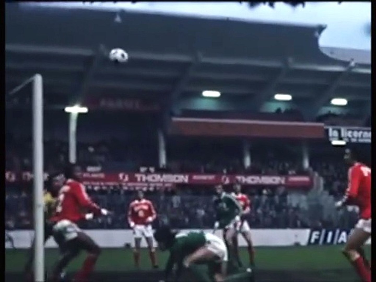FOOTBALL ONZE SPÉCIAL ST-ETIENNE n°12 FEVRIER 1977 ROCHETEAU SANTINI