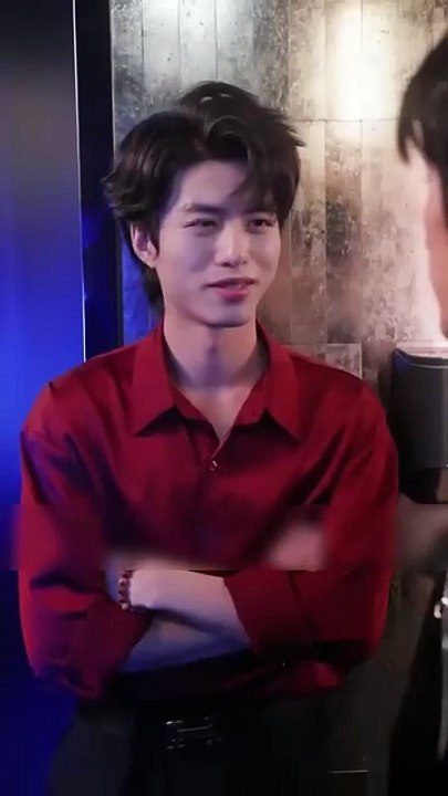 💞BF cheated, She treated cold CEO as BF, shocks all, but he doesn't refuse—takes her home!#cdrama