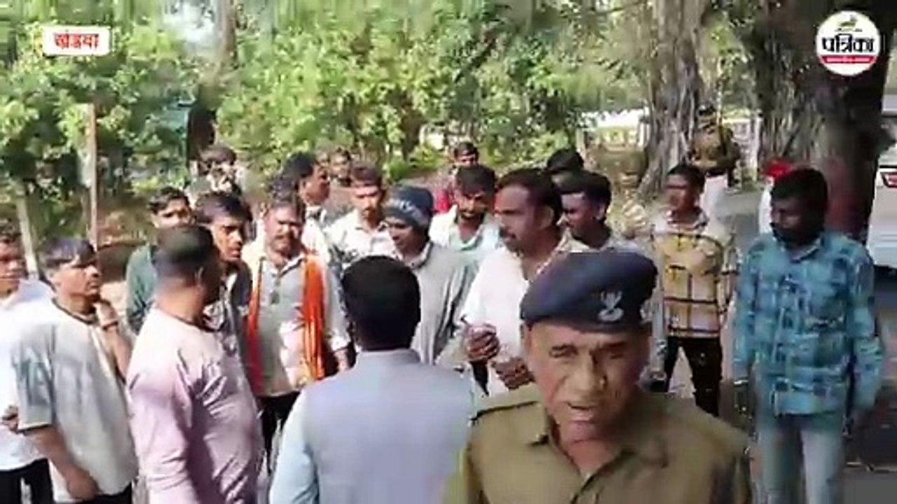 लव जिहाद : बलात्कार के आरोपी के परिजन धमका रहे पीडि़त परिवार को