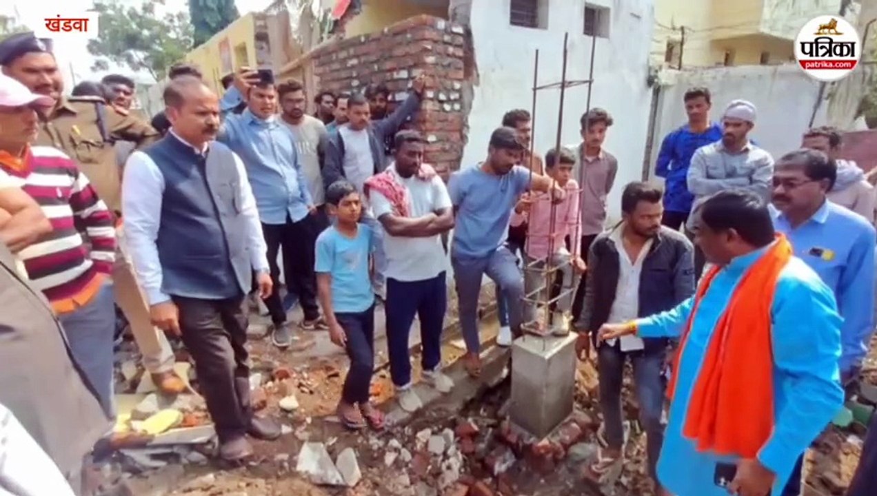 विधायक पति और रेलवे अधिकारियों के बीच जमकर बहस : विधायक पति ने कहा -गलत नपती कर बार-बार क्यों लोगों को परेशान कर रहे हों
