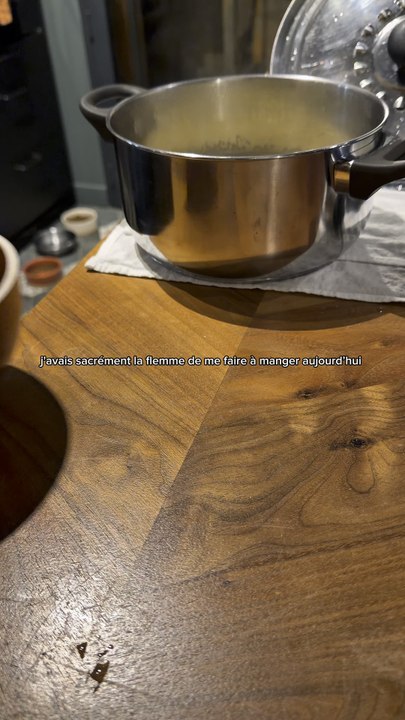 Vermicelles et emmental au lait cru Ingrédients : Cheveux d’ange Bouillon de légumes Emmental Poivre