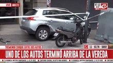 Tremendo coque de dos autos en Once: hay una persona erida