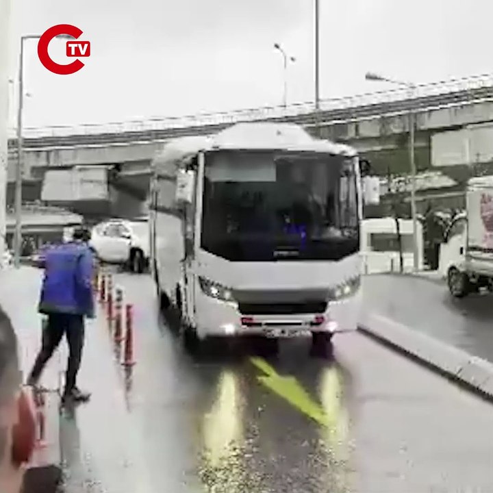 İstanbul Anadolu Cumhuriyet Başsavcılığı koordinesinde uyuşturucu suçlarına yönelik geniş çaplı düzenlenen operasyonda gözaltına alınan ve aralarında Hasan Can Kaya ve ünlülerin de bulunduğu şüpheliler sağlık kontrolüne getirildi