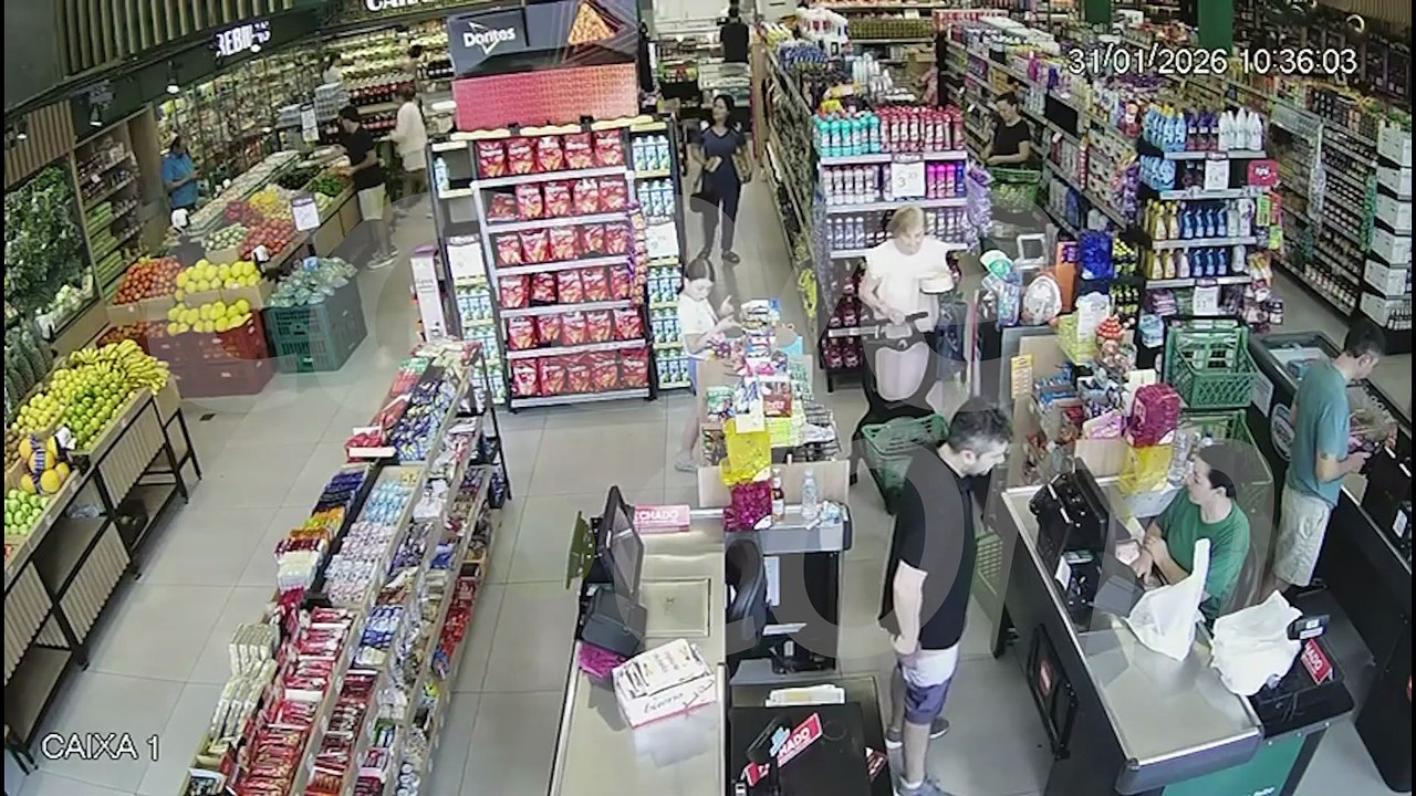 VÍDEO: Veja momento em que BMW em mercado no Centro de Cascavel