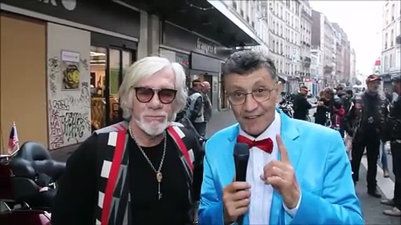 2019 – Johnny Hallyday – Pierre Billon chante Johnny : interview en coulisses avec Coco Le Rigolo à Montmartre (24 mai)