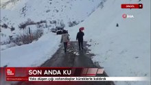 Bingöl'de yola düşen çığı vatandaşlar küreklerle kaldırdı