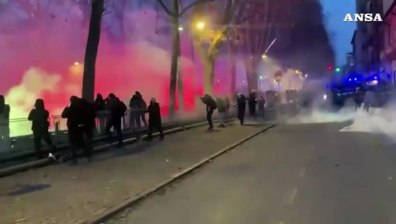 Torino, bloccati i manifestanti che volevano raggiungere l'ex sede di Askatasuna