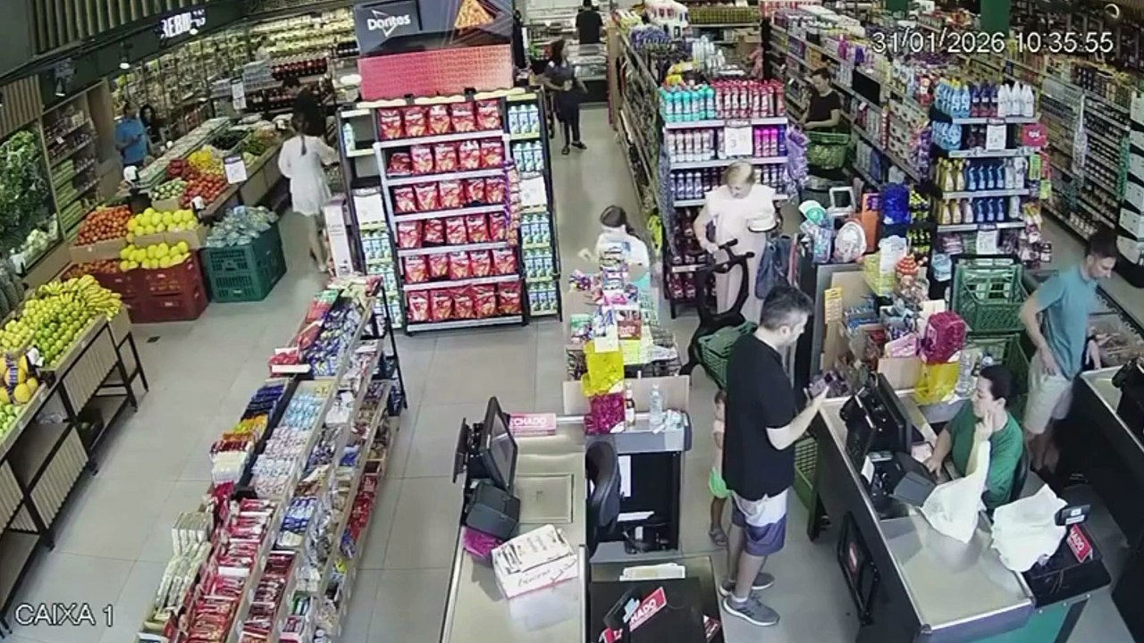 BMW invade mercado Cascavel (PR) após mulher confundir pedais de carro automático