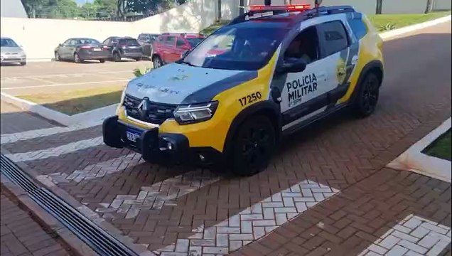 Homem é levado à delegacia após acusação de dano psicológico à companheira