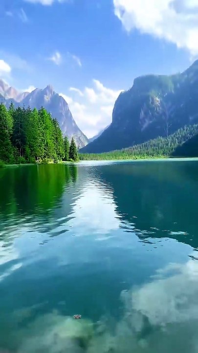 Beautiful lake 😍🤯 #travel #lake #mountains