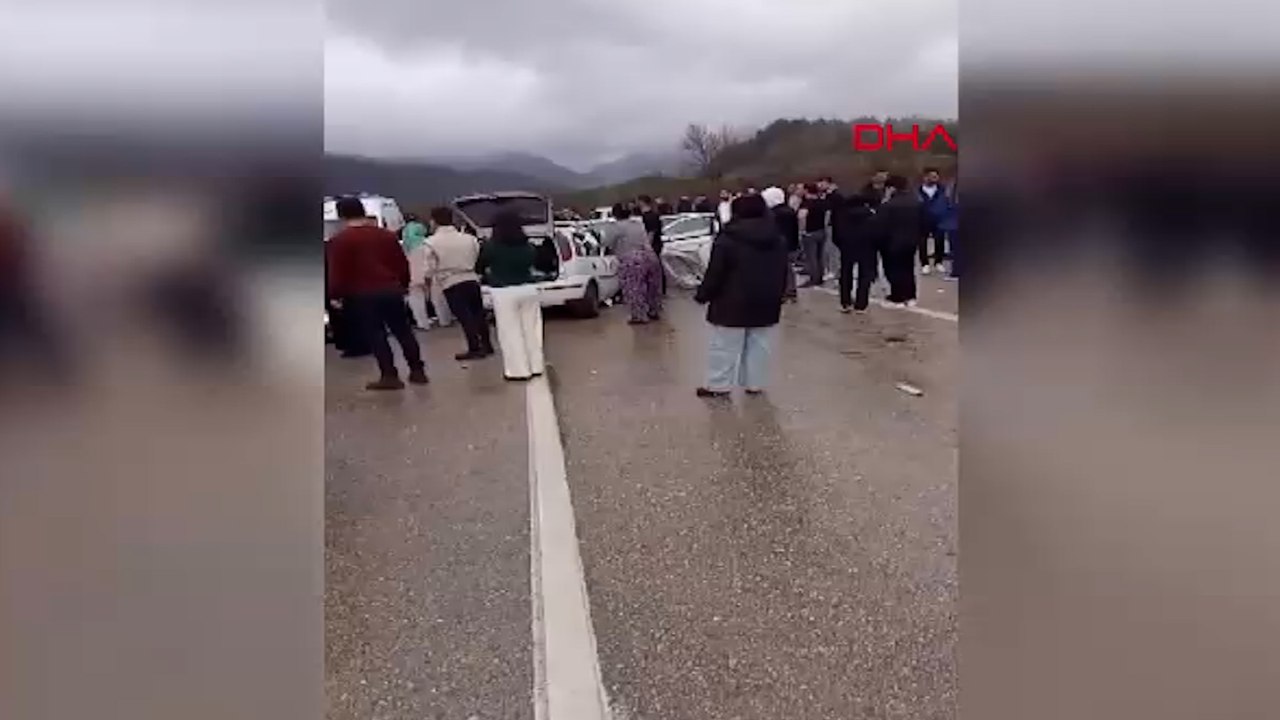 Burdur'da iki otomobil kafa kafaya çarpıştı; 7 ölü, 5 yaralı