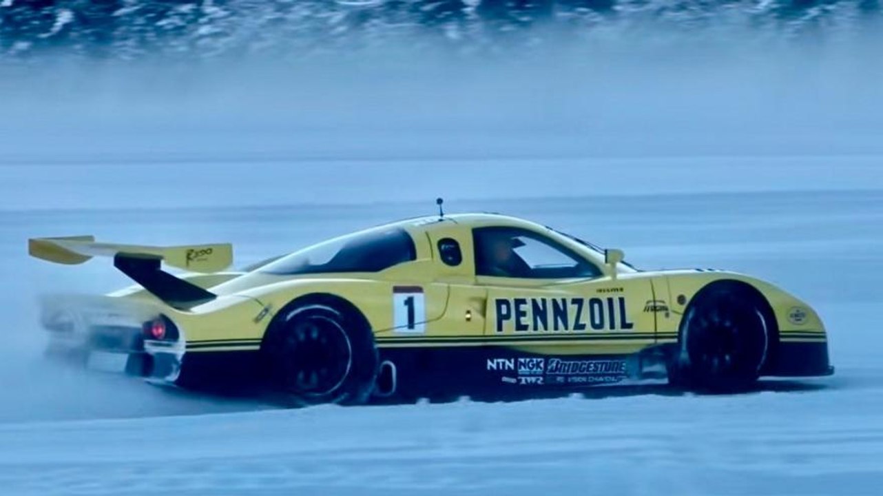 La Nissan R390 GT1 di Le Mans con Erik Comas sul ghiaccio di St. Moritz