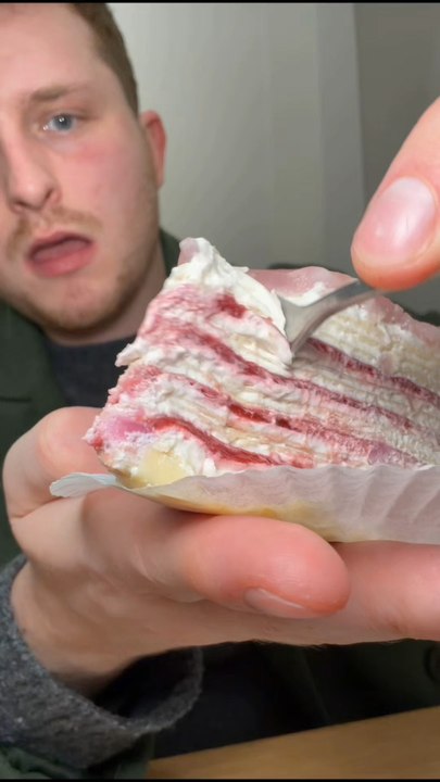 Tout ce que j’ai mangé pendant mon voyage à Paris ? 😱Et encore… ce n’est pas terminé ahah 😂Entre les oursons guimauve de Cyril Lignac, Tasty Crousty, les pâtisseries de Maxime Frédéric chez Louis Vuitton, ou encore le café chez Manie Café,