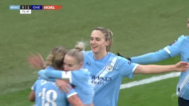 Miedema completes five-star victory for Man City