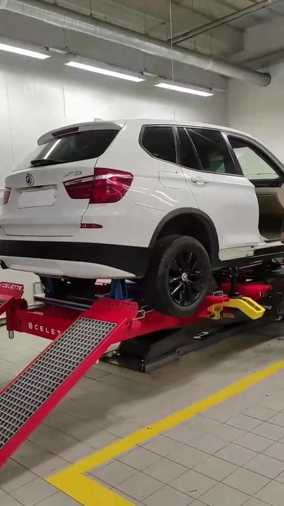BMW X3 repaired on a Celette frame machine, using our universal Cameleon jigset for precise alignment.