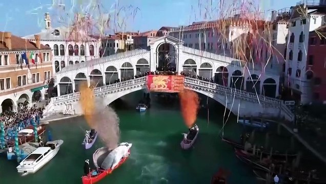 Carnevale di Venezia al via con parata di barche colorate e omaggio alle Olimpiadi 2026