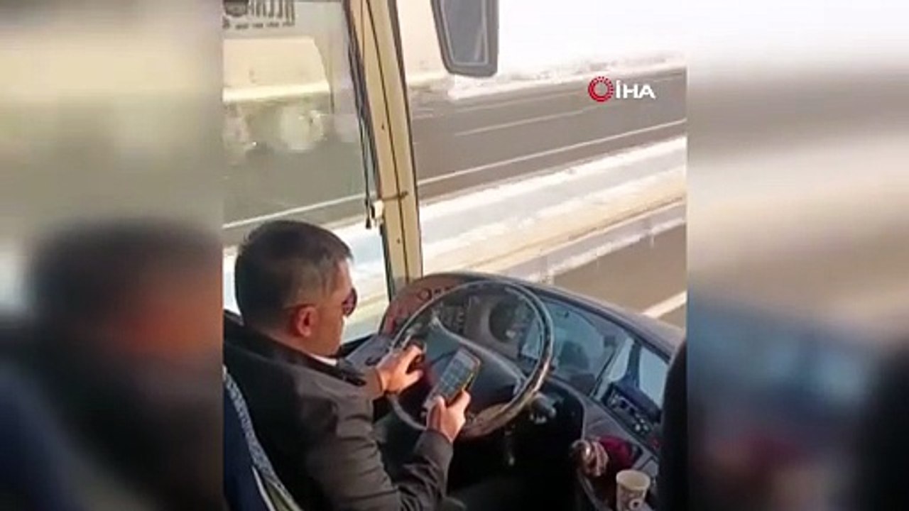 Sivas’ta 4 aracın karıştığı zincirleme trafik kazasına ilişkin yeni bir video ortaya çıktı.