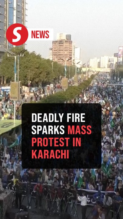 Karachi protesters demand resignations after mall inferno