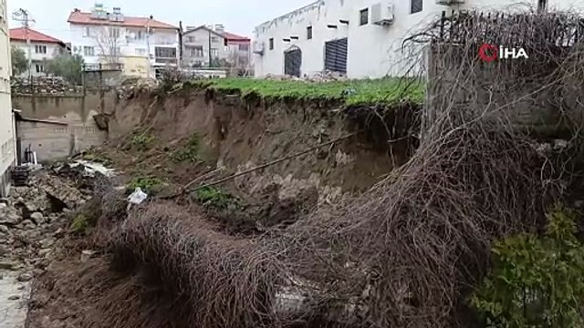 Manisa'da istinat duvarı okulun bahçesine çöktü!