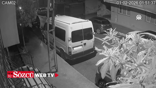Pendik'te park halindeki araca çarptıktan sonra takla atan otomobil kamerada