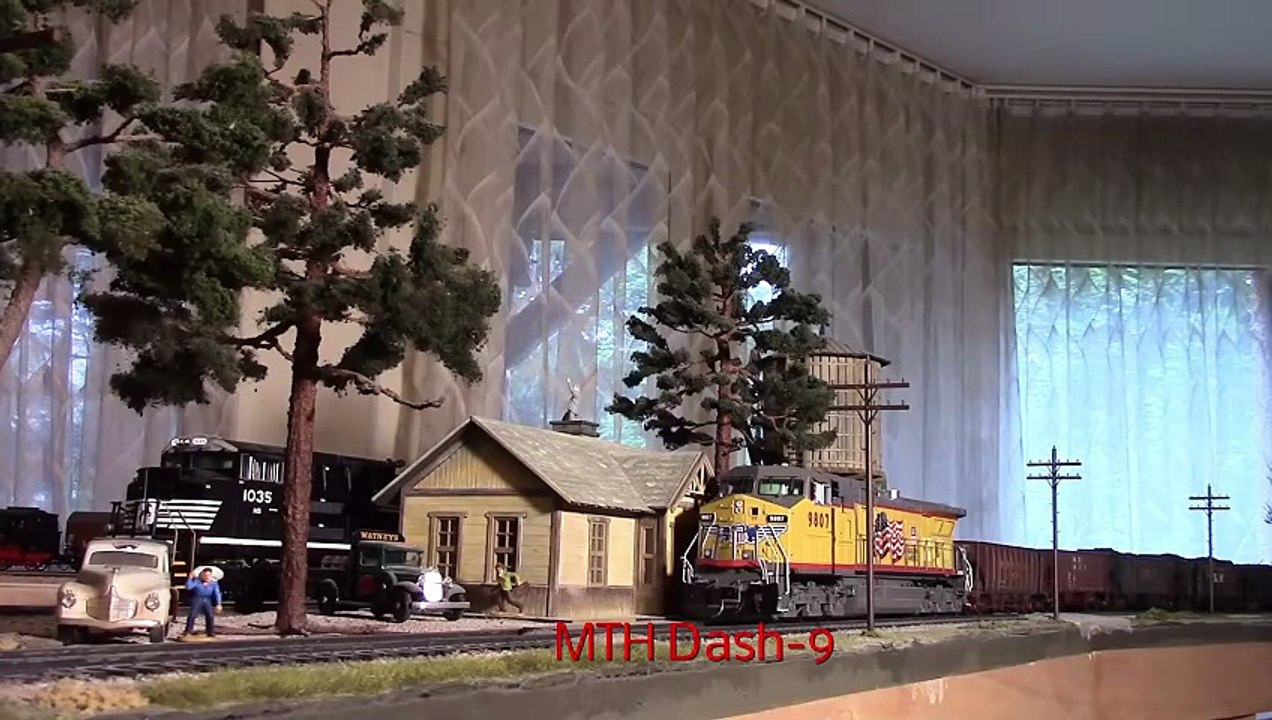 MTH Dash 9