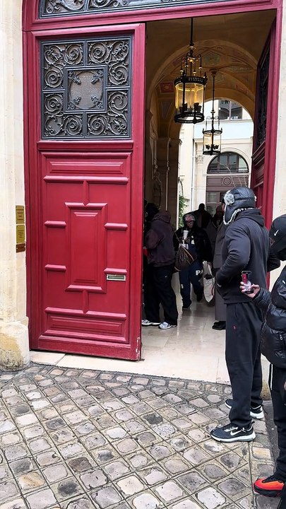 Chris Brown leaves Paris