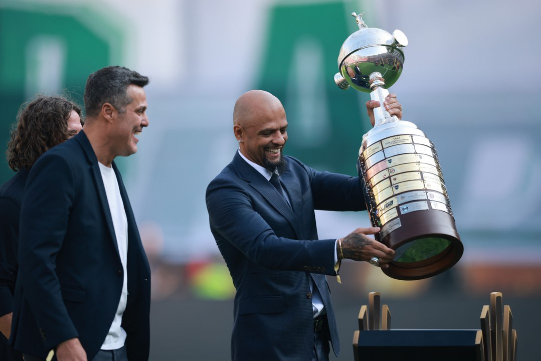 Insulti e spintoni, Felipe Melo sfiora la rissa con un tifoso prima di Flamengo-Corinthians