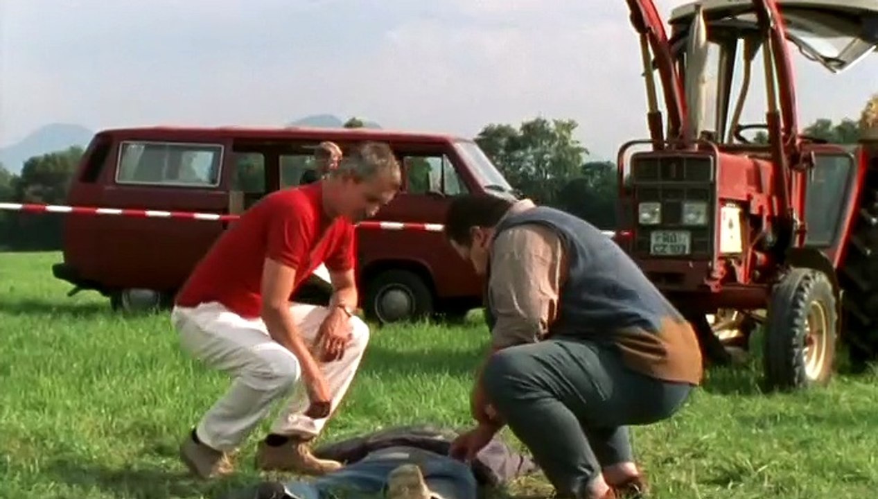 Die Rosenheim-Cops S03E04-Ein Toter fällt vom Himmel