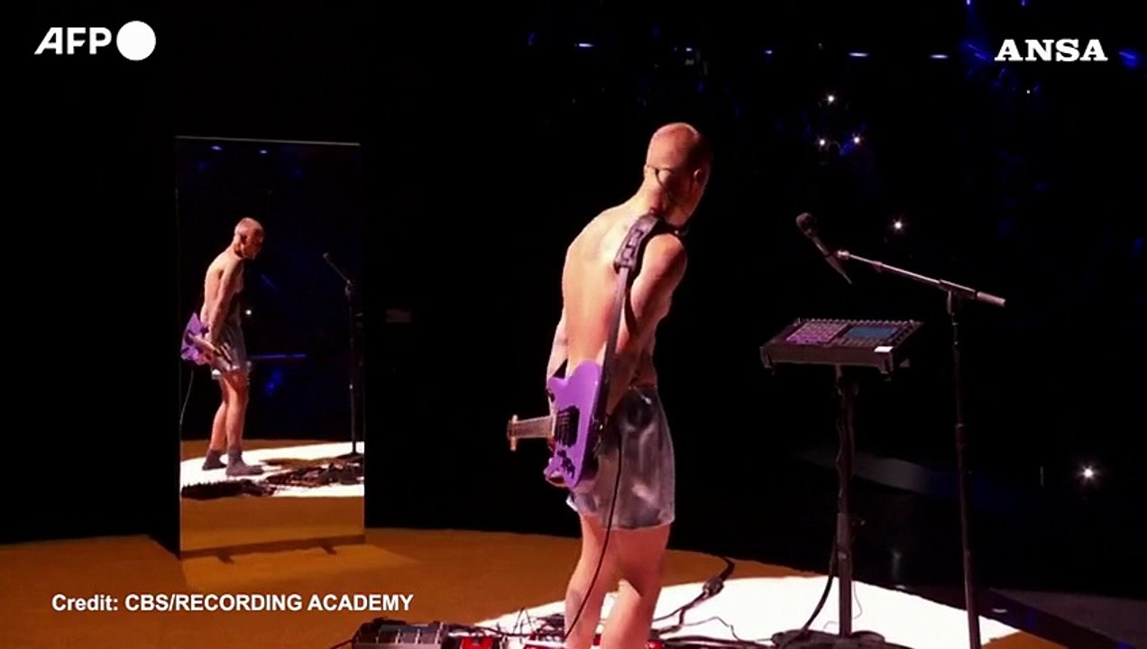 Justin Bieber, Lady Gaga e Bruno Mars sul palco dei Grammy Awards