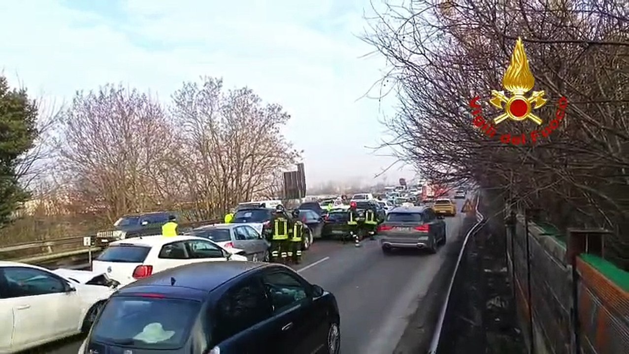 Maxi tamponamento in tangenziale Nord a Modena: 15 veicoli coinvolti