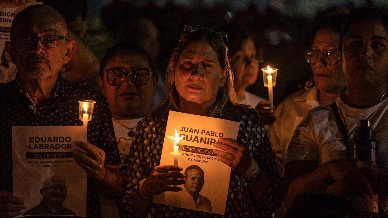 A días del anuncio de la ley de amnistía a presos políticos en Venezuela, familiares continúan exigiendo su liberación
