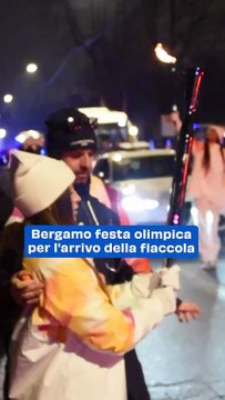 Bergamo festa olimpica per l'arrivo della fiaccola