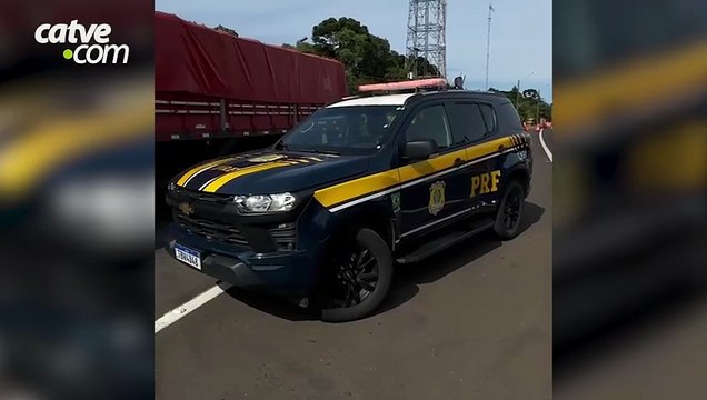 PRF apreende cerca de 380 mil maços de cigarros na BR-277, em Guarapuava