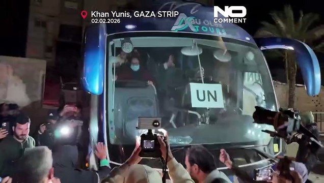 Emotivos reencuentros en Rafah mientras palestinos cruzan la frontera de Gaza con Egipto