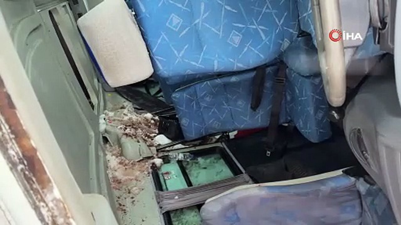 Sivas’ta Öğrenci Servisi Devrildi: 10 Öğrenci Yaralandı  Yıldızeli ilçesinde meydana gelen öğrenci servisi kazası, bölgede büyük paniğe neden oldu. Sivas Yıldızeli Güneykaya köyü ile Kalkım beldesi arasında seyir halinde olan öğrenci servisi, kar ve buzla