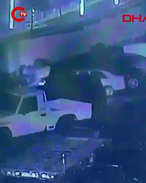 Maslak'ta ısınmak için ateş yaktı 5 araç küle döndü 'Ateş yayılınca kaçtım...'