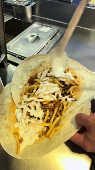 GooD FooD GooD MooD French Tacos Viande & Frites & Sauce Gruyère. #BR3 #Tacos #Foodie #Foodlover #Frenchfood