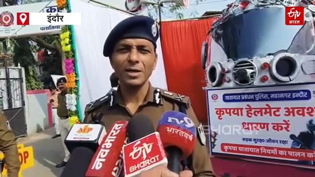 वेस्ट मटेरियल से बनाया 6-7 फीट ऊंचा हेलमेट, इंदौर के चौराहे पर सजाएगी पुलिस