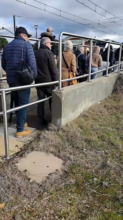 Pasajeros del tren accidentado trasladados a otro vehículo en Valdestillas