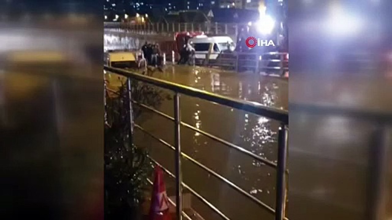 Minibüs Sulara Gömüldü!