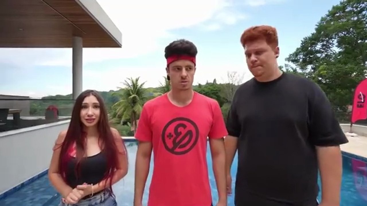 ¡COMPRANDO MATERIAL ESCOLAR DE CADA PERSONAJE!