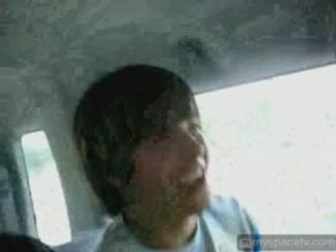 Zac Efron et HSM chante dans un char